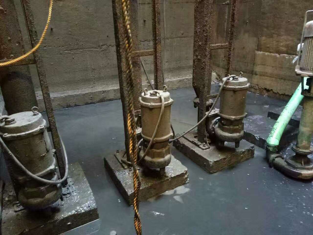 洛南污水池清理